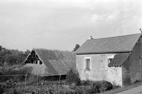 Halle de séchage (B) et logement patronal (C). © Région Bourgogne-Franche-Comté, Inventaire du patrimoine