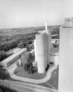 Atelier de fabrication et atelier de réparation (K), depuis le haut des silos. © Région Bourgogne-Franche-Comté, Inventaire du patrimoine