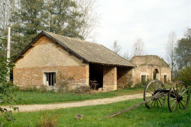 Hangar et grange. © Région Bourgogne-Franche-Comté, Inventaire du patrimoine
