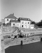 La maison de l'éclusier avec l'écluse au premier plan. © Région Bourgogne-Franche-Comté, Inventaire du patrimoine