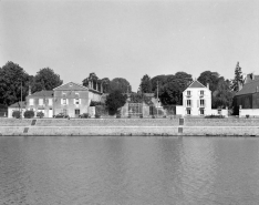 Vue d'ensemble depuis le quai Mavia. © Région Bourgogne-Franche-Comté, Inventaire du patrimoine