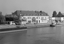 Vue d'ensemble de trois quarts gauche, depuis le pont sur la Saône. © Région Bourgogne-Franche-Comté, Inventaire du patrimoine