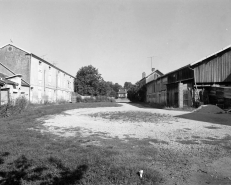 La cour du numéro 20, depuis le fond de la parcelle. © Région Bourgogne-Franche-Comté, Inventaire du patrimoine