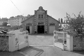 Le bâtiment principal depuis l'entrée de la cour. © Région Bourgogne-Franche-Comté, Inventaire du patrimoine