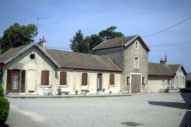 Façade antérieure du logement d'ouvriers. © Région Bourgogne-Franche-Comté, Inventaire du patrimoine
