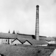 Ateliers et cheminée vus de l'est. © Région Bourgogne-Franche-Comté, Inventaire du patrimoine
