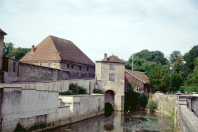Bureau (ancienne tour de fortification). © Région Bourgogne-Franche-Comté, Inventaire du patrimoine