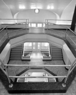 Grands Bureaux : vue d'ensemble du vestibule à l'italienne et de l'escalier. © Région Bourgogne-Franche-Comté, Inventaire du patrimoine