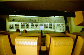 Intérieur de la salle de contrôle (35) de la Salle 5. © Région Bourgogne-Franche-Comté, Inventaire du patrimoine