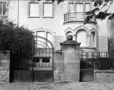 Détail : portails d'entrée dans la cour du 14 avenue Albert 1er. © Région Bourgogne-Franche-Comté, Inventaire du patrimoine
