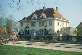 Vue générale de la maison 2-4 avenue Alfred Solvay. © Région Bourgogne-Franche-Comté, Inventaire du patrimoine