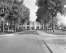 Façade antérieure, vue de situation. © Région Bourgogne-Franche-Comté, Inventaire du patrimoine