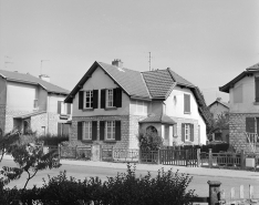Maison de même type, 22, 24 rue de Rome, façade antérieure et face droite. © Région Bourgogne-Franche-Comté, Inventaire du patrimoine