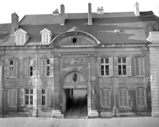 Façade antérieure de l'hôtel, vue de face. © Région Bourgogne-Franche-Comté, Inventaire du patrimoine
