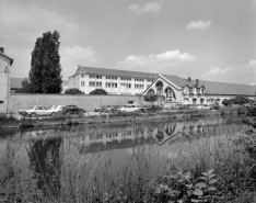 Bureaux (20) et atelier de coulage des moules (42), depuis le sud. © Région Bourgogne-Franche-Comté, Inventaire du patrimoine
