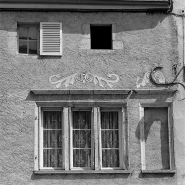 Détail : baies du premier étage à droite de la façade. © Région Bourgogne-Franche-Comté, Inventaire du patrimoine