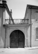 Vue d'ensemble du portail d'entrée de la cour, fermé. © Région Bourgogne-Franche-Comté, Inventaire du patrimoine