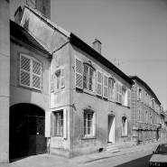 Façade antérieure : de trois quarts gauche. © Région Bourgogne-Franche-Comté, Inventaire du patrimoine