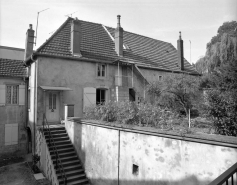 Logement gauche donnant sur le jardin en terrasse. © Région Bourgogne-Franche-Comté, Inventaire du patrimoine