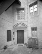 Détail : porte d'entrée de l'escalier en vis. © Région Bourgogne-Franche-Comté, Inventaire du patrimoine