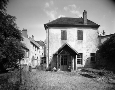 Détail : logement à gauche de la cour depuis le jardin (6 rue Victor Hugo). © Région Bourgogne-Franche-Comté, Inventaire du patrimoine