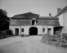 Logement de face, à droite de la cour. © Région Bourgogne-Franche-Comté, Inventaire du patrimoine