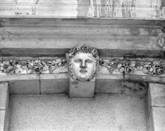 Détail : décor du mur d'enclos. © Région Bourgogne-Franche-Comté, Inventaire du patrimoine