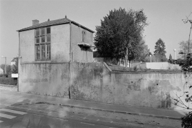 Fabrique de jardin : de trois quarts gauche. © Région Bourgogne-Franche-Comté, Inventaire du patrimoine