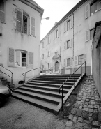 Façade antérieure du bâtiment principal : de trois quarts droit. © Région Bourgogne-Franche-Comté, Inventaire du patrimoine