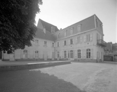 Façades sur cour : de trois quarts gauche. © Région Bourgogne-Franche-Comté, Inventaire du patrimoine