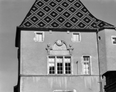 Façade antérieure : détail d'une baie du deuxième étage. © Région Bourgogne-Franche-Comté, Inventaire du patrimoine