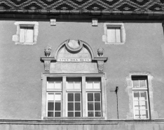 Façade antérieure : détail d'une baie du deuxième étage. © Région Bourgogne-Franche-Comté, Inventaire du patrimoine