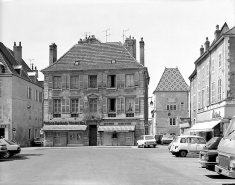 Façade antérieure de trois quarts droit. © Région Bourgogne-Franche-Comté, Inventaire du patrimoine