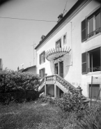 Façade postérieure de trois quarts droit. © Région Bourgogne-Franche-Comté, Inventaire du patrimoine