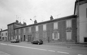 Façade antérieure de trois quarts droit. © Région Bourgogne-Franche-Comté, Inventaire du patrimoine