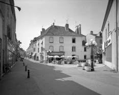 Immeuble du 18e siècle, 1 rue Thiers : vue d'ensemble de trois quarts gauche. © Région Bourgogne-Franche-Comté, Inventaire du patrimoine