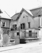 Détail de la clôture de la cour. © Région Bourgogne-Franche-Comté, Inventaire du patrimoine