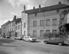 Façade antérieure sur rue, de trois quarts droit. © Région Bourgogne-Franche-Comté, Inventaire du patrimoine