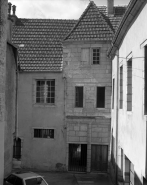 Façade antérieure du corps de bâtiment en fond de cour contenant l'escalier. © Région Bourgogne-Franche-Comté, Inventaire du patrimoine