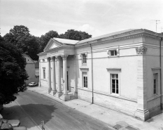 Façade antérieure de trois quarts droit. © Région Bourgogne-Franche-Comté, Inventaire du patrimoine