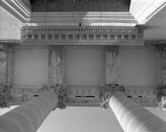Façade antérieure : plafond de l'avant-corps central. © Région Bourgogne-Franche-Comté, Inventaire du patrimoine