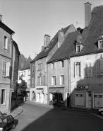 Maison du 16e siècle, 1 rue du Marché : vue d'ensemble de trois quarts droit. © Région Bourgogne-Franche-Comté, Inventaire du patrimoine