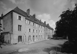 Façade postérieure de trois quarts gauche. © Région Bourgogne-Franche-Comté, Inventaire du patrimoine