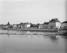 Vue d'ensemble du quai rive droite de la Saône. © Région Bourgogne-Franche-Comté, Inventaire du patrimoine