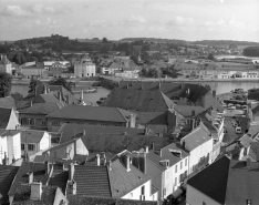 Vue de la ville basse aux alentours de la rue Thiers et rive droite de la Saône, depuis la ville haute. © Région Bourgogne-Franche-Comté, Inventaire du patrimoine