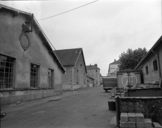 Extension de la caserne : bâtiments gauche et central, façades sur cour. © Région Bourgogne-Franche-Comté, Inventaire du patrimoine