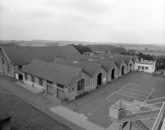 Extension de la caserne : vue plongeante sur le bâtiment droit. © Région Bourgogne-Franche-Comté, Inventaire du patrimoine