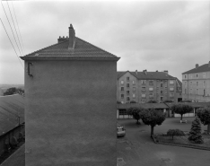 Place centrale de l'ancienne caserne de trois quarts gauche. © Région Bourgogne-Franche-Comté, Inventaire du patrimoine