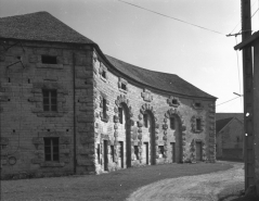 Site du haut fourneau : magasin de trois quarts gauche. © Région Bourgogne-Franche-Comté, Inventaire du patrimoine