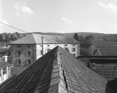 Vue sur le magasin depuis le toit de la fonderie en 1989. © Région Bourgogne-Franche-Comté, Inventaire du patrimoine